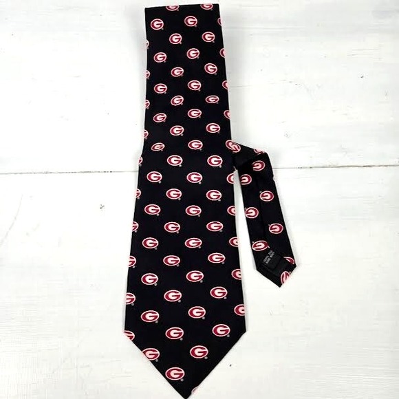 UNIVERSITY GEORGIA NECKTIE TIE BULLDOGS CAMPUS CLASSICS BLACK RED LOGO 100% SILK - Picture 1 of 4